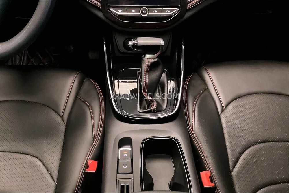 Chevrolet Captiva 2024 for Sale in Sharjah Image-18