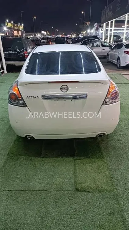 Nissan Altima 2011 for Sale in Ajman Image-2