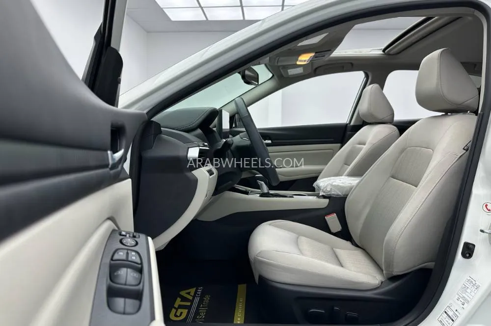 Nissan Altima 2024 for Sale in Dubai Image-8