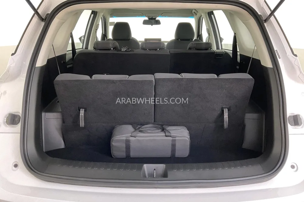 Chevrolet Captiva 2023 for Sale in Sharjah Image-58