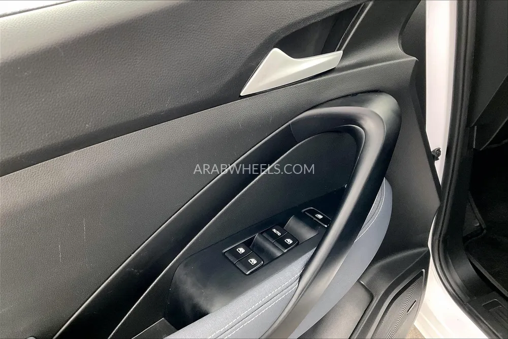 Chevrolet Captiva 2023 for Sale in Sharjah Image-60