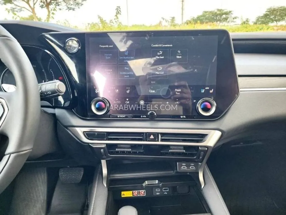 Lexus RX 2024 for Sale in Dubai Image-15