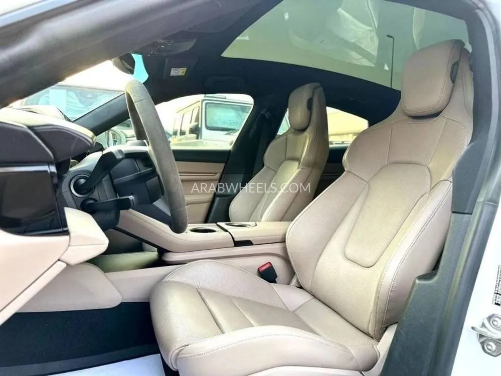 بورشه تايكان 2021 for Sale in دبي Image-16