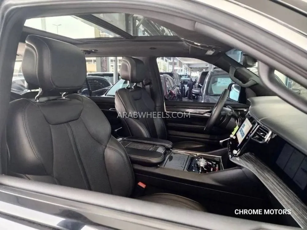 Jeep Grand Wagoneer 2022 for Sale in Dubai Image-6