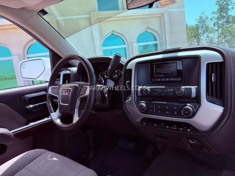 GMC Sierra 2014 for Sale in Ajman Image-4