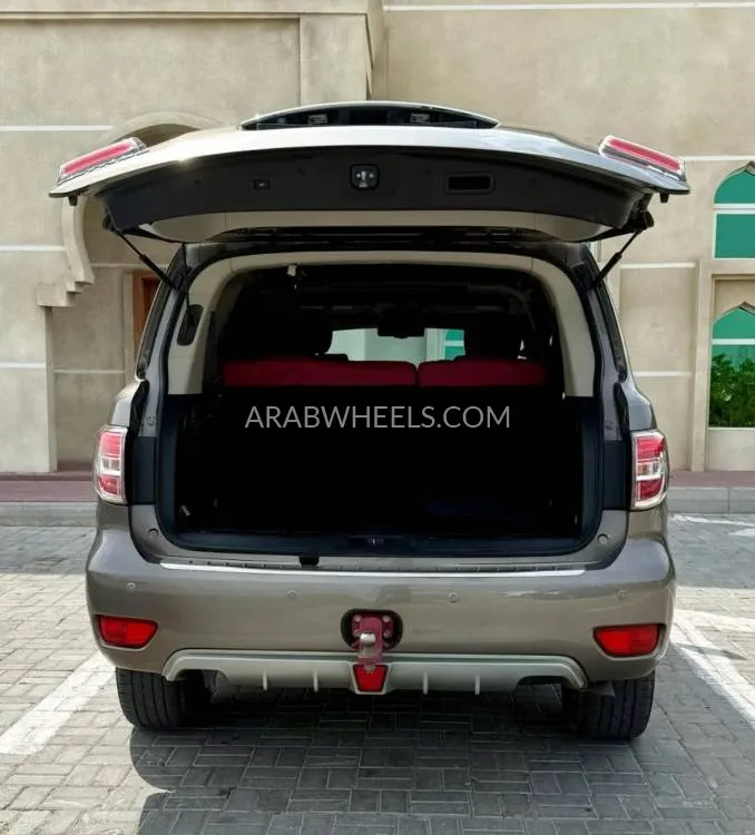 Nissan Patrol 2018 for Sale in Ajman Image-11