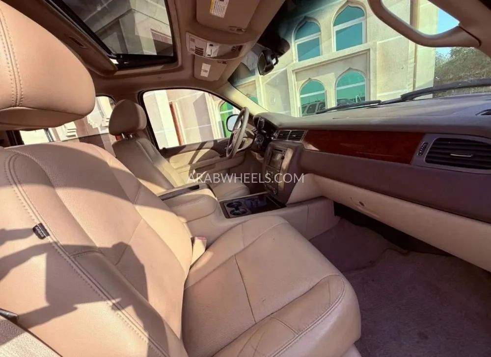 GMC Yukon 2010 for Sale in Ajman Image-5