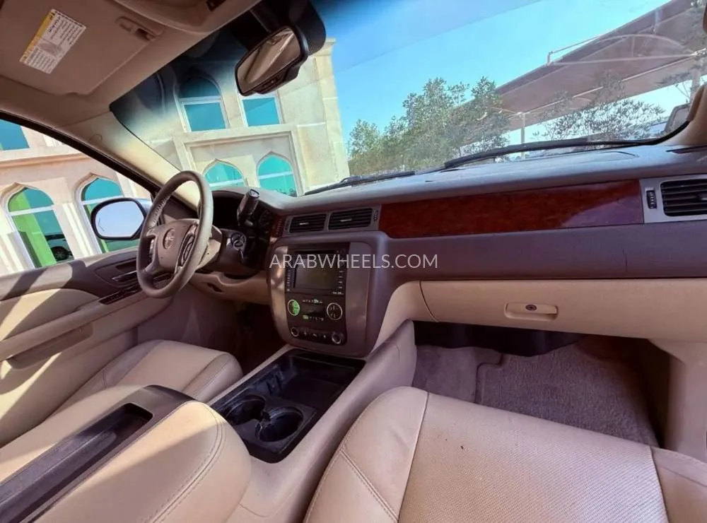 GMC Yukon 2010 for Sale in Ajman Image-6