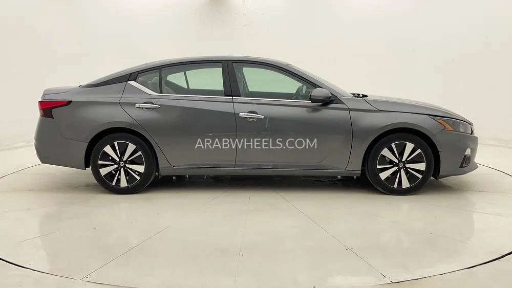 Nissan Altima 2022 for Sale in Dubai Image-2