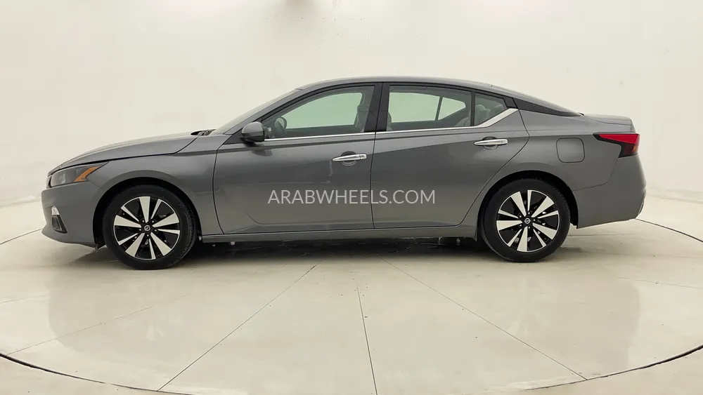 Nissan Altima 2022 for Sale in Dubai Image-6