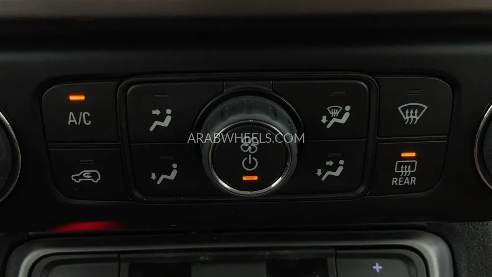 جي إم سي اكاديا 2023 for Sale in دبي Image-46