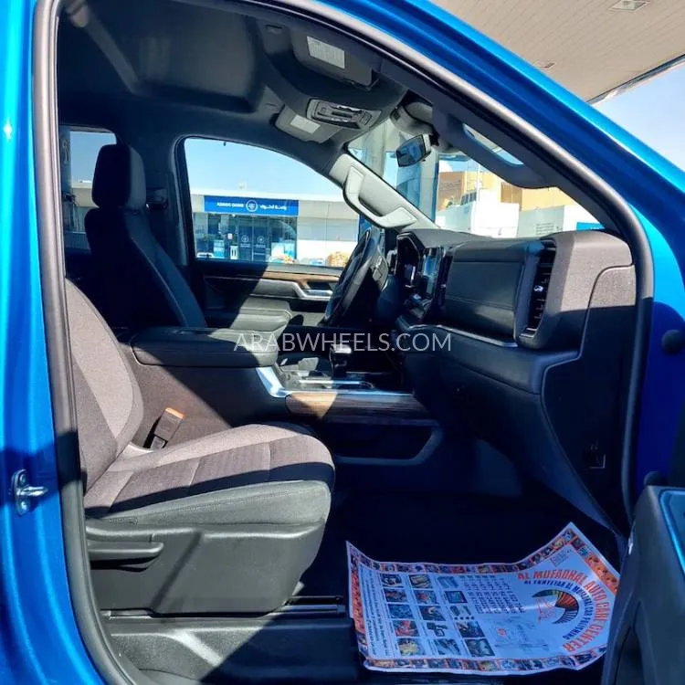 Chevrolet Silverado 2022 for Sale in Sharjah Image-8
