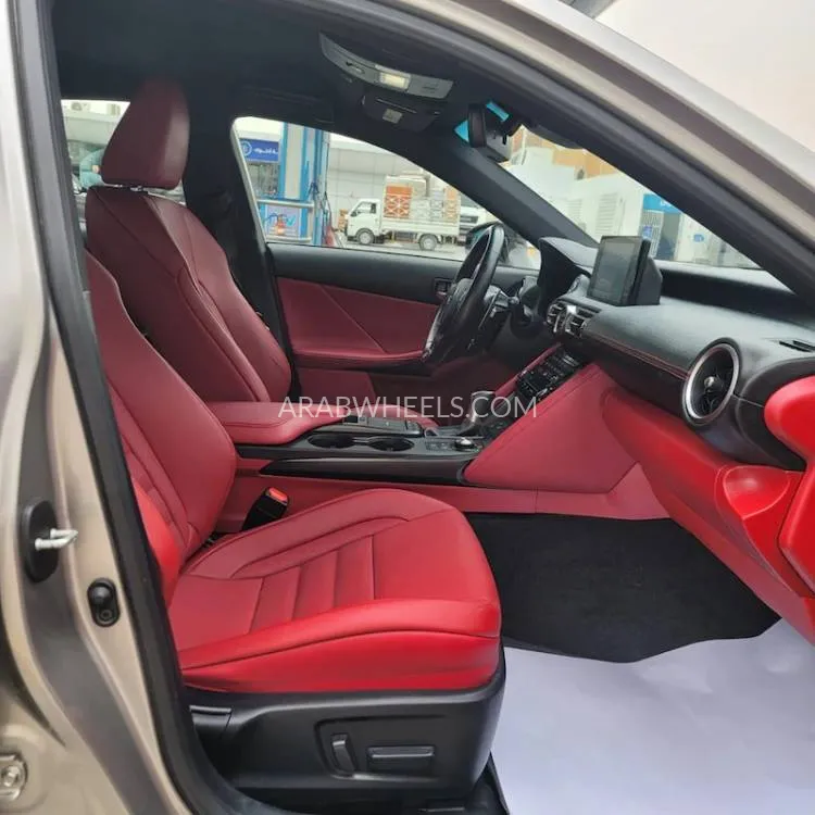 لكزس IS 2021 for Sale in الشارقة Image-7