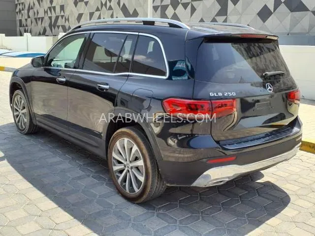 Mercedes Benz GLB 2022 for Sale in Sharjah Image-4