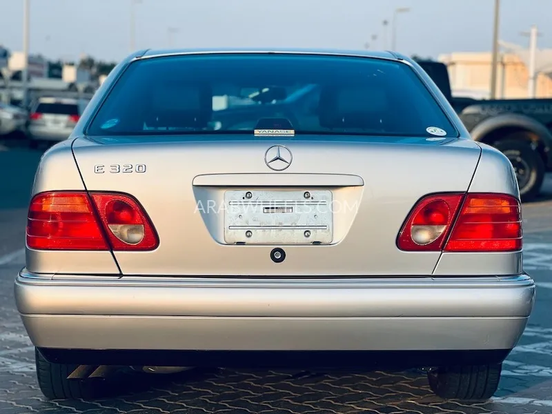 Mercedes Benz E Class 1996 for Sale in Sharjah Image-8
