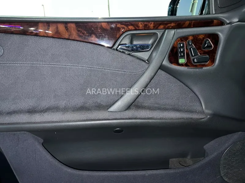 Mercedes Benz E Class 2001 for Sale in Sharjah Image-5