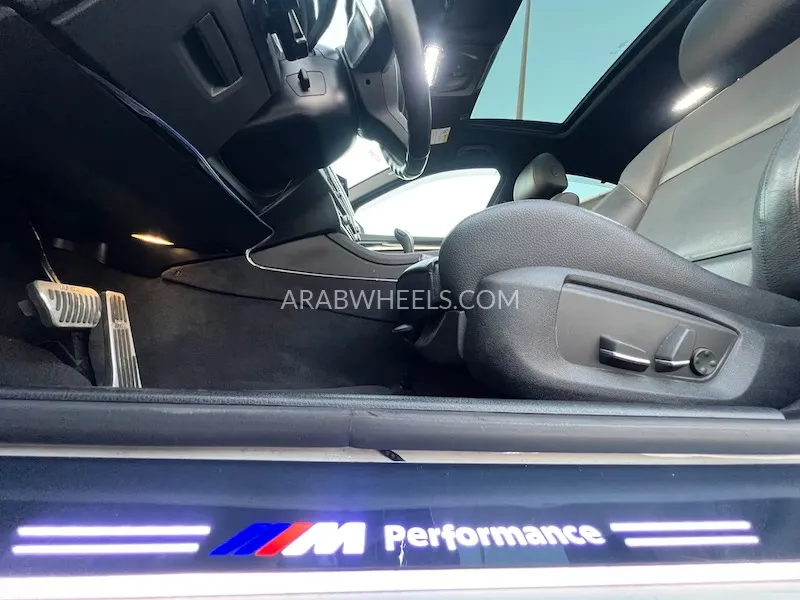 بي إم دبليو الفئة الخامسة 2014 for Sale in الشارقة Image-9