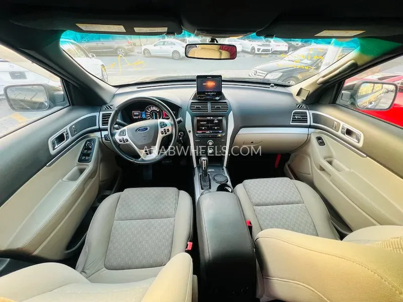 Ford Explorer 2013 for Sale in Sharjah Image-4