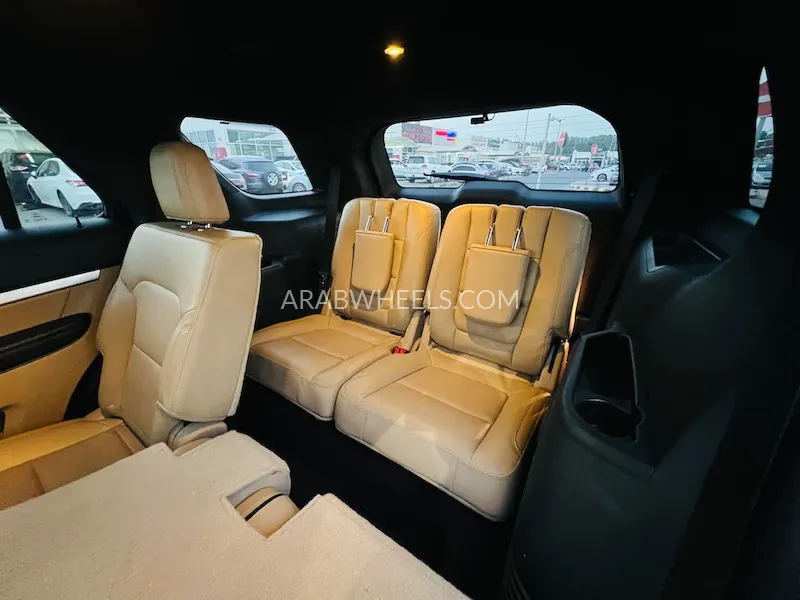 Ford Explorer 2016 for Sale in Sharjah Image-11