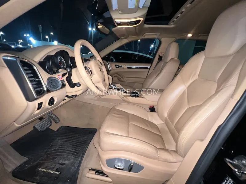 Porsche Cayenne 2012 for Sale in Sharjah Image-4