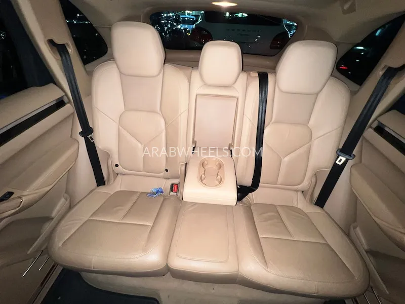 Porsche Cayenne 2012 for Sale in Sharjah Image-7
