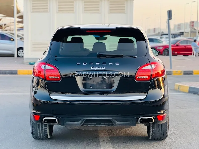 Porsche Cayenne 2012 for Sale in Sharjah Image-9