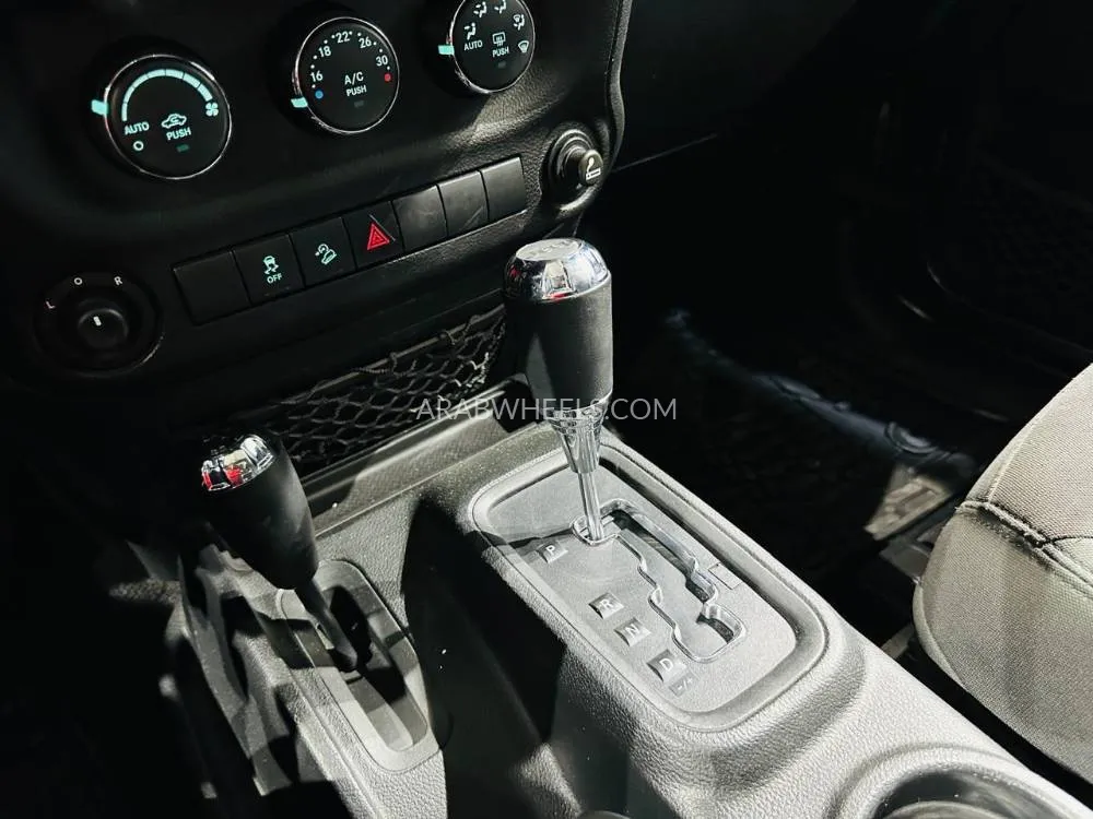 Jeep Wrangler 2018 for Sale in Dubai Image-8
