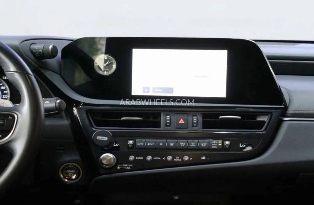 Lexus ES 2023 for Sale in Dubai Image-12