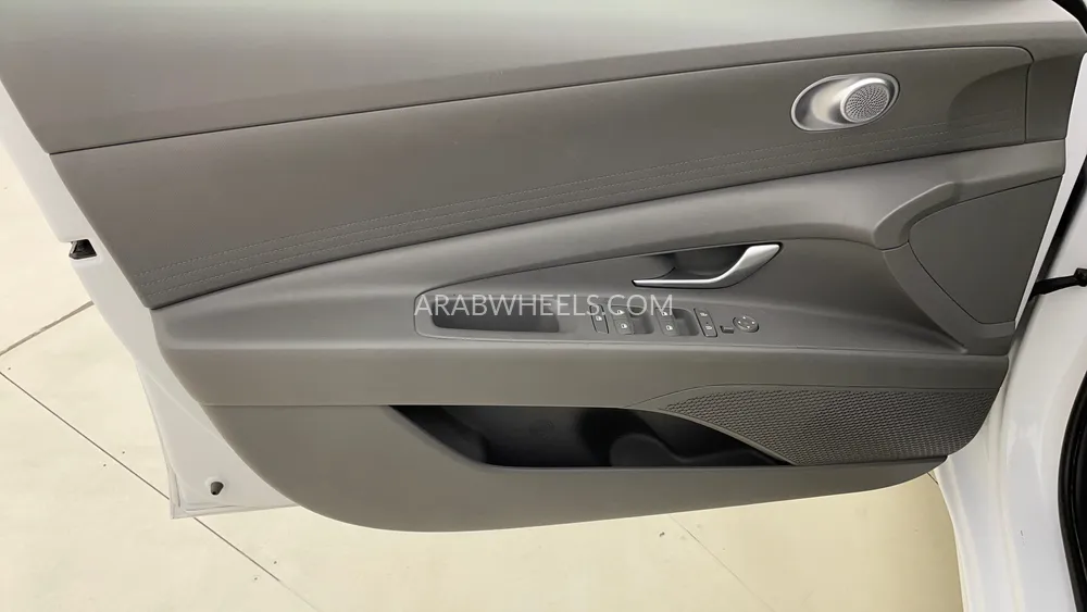 Hyundai Elantra 2022 for Sale in Dubai Image-19