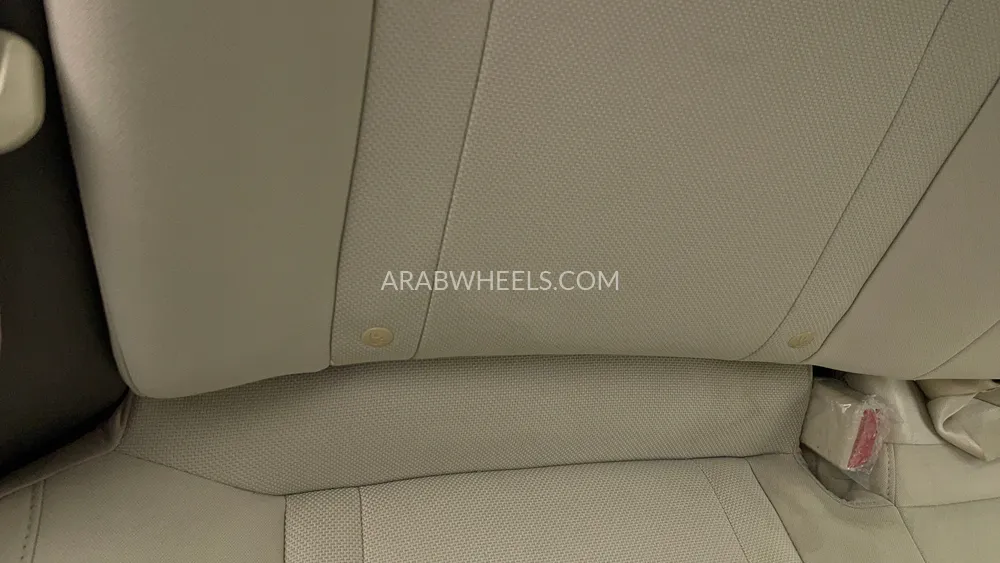 Hyundai Elantra 2022 for Sale in Dubai Image-35