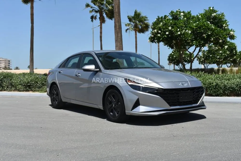 Hyundai Elantra 2022 for Sale in Ajman Image-3