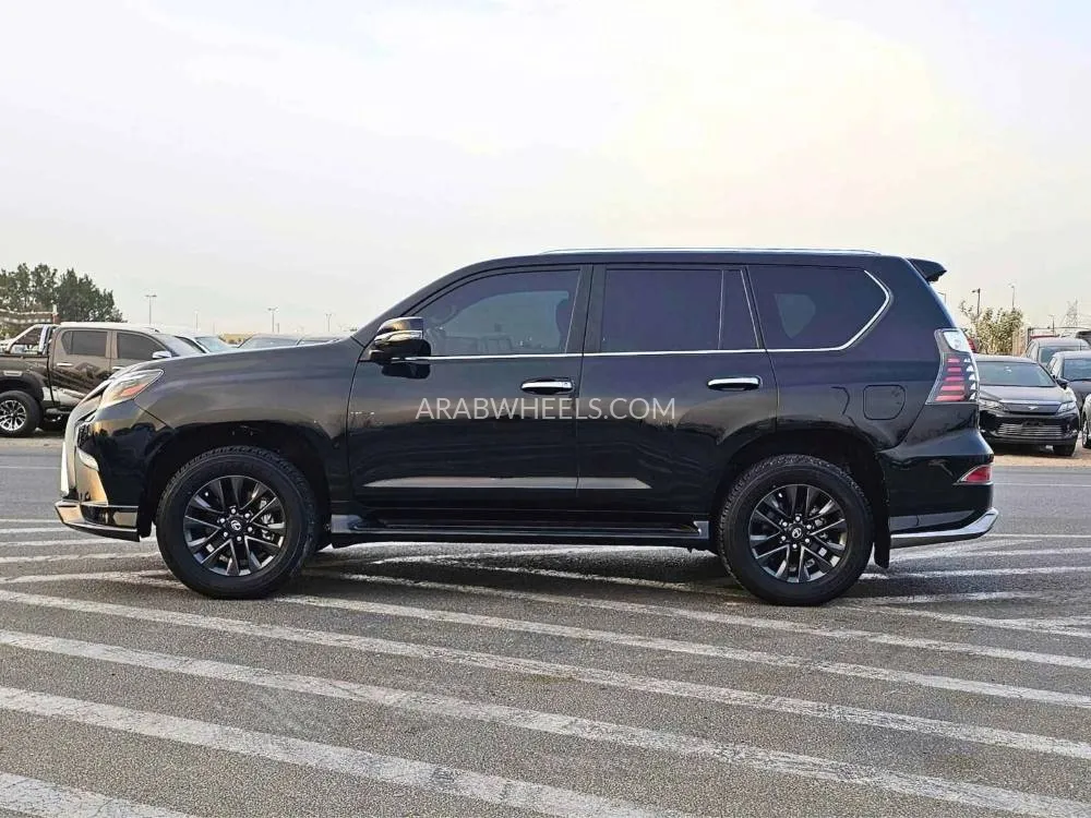 Lexus GX 2023 for Sale in Dubai Image-4