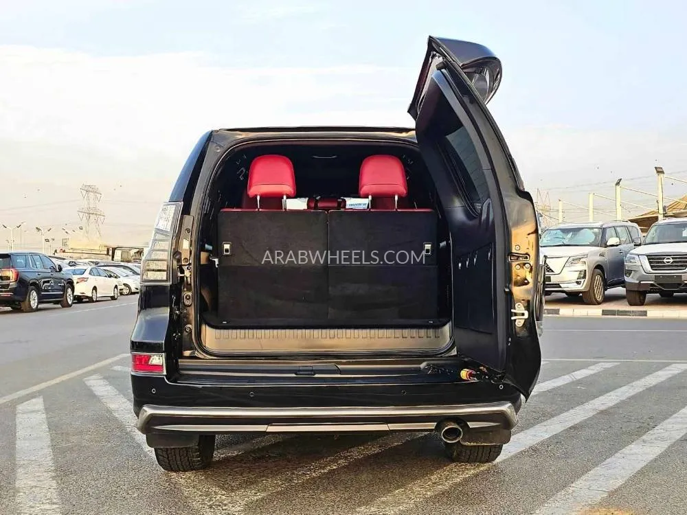 Lexus GX 2023 for Sale in Dubai Image-10