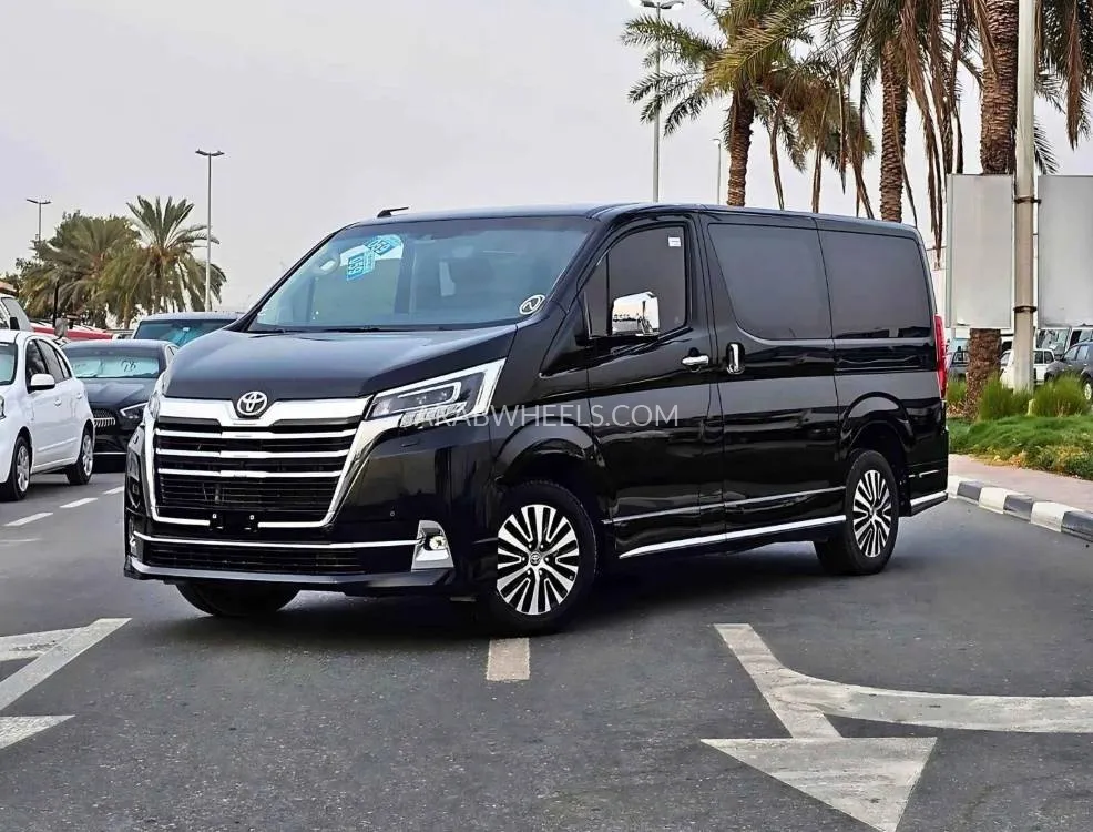 Toyota Granvia 2023 for Sale in Dubai Image-4