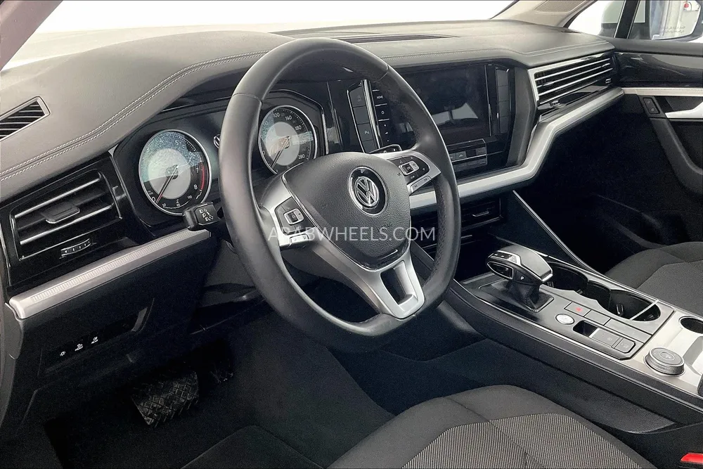 Volkswagen Touareg 2019 for Sale in Sharjah Image-28