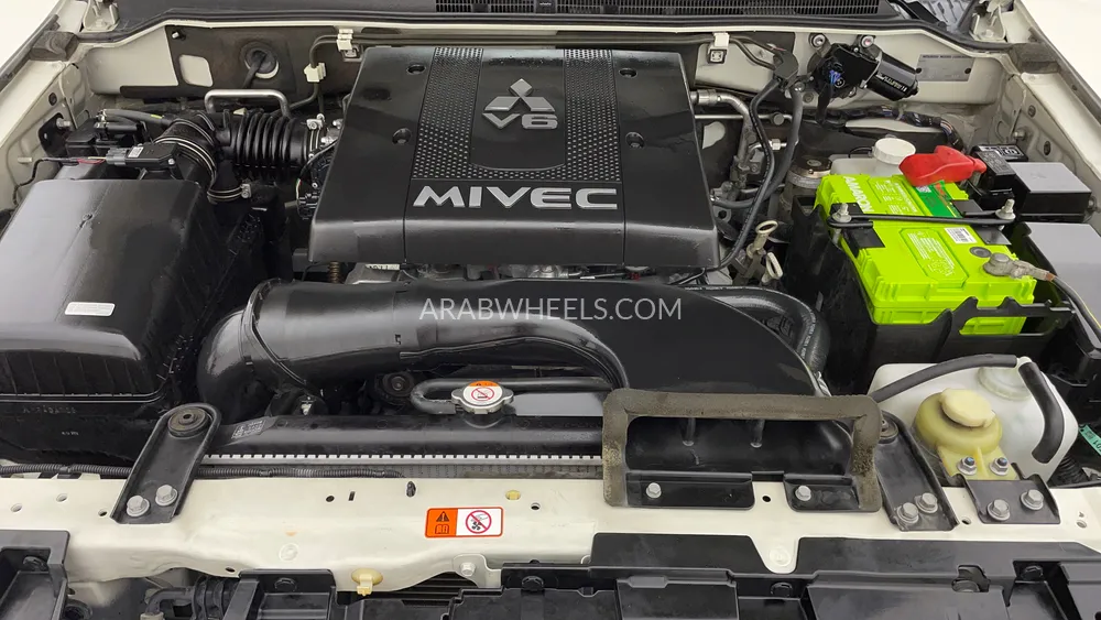 Mitsubishi Pajero 2020 for Sale in Dubai Image-9