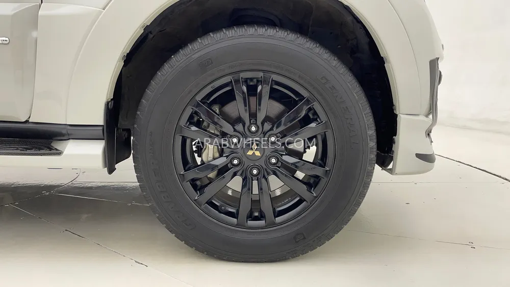 Mitsubishi Pajero 2020 for Sale in Dubai Image-10