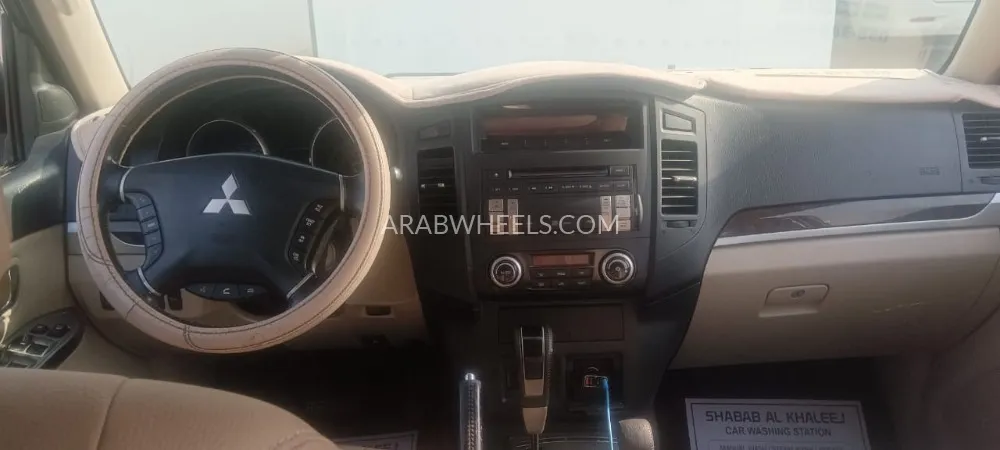 ميتسوبيشي باجيرو آي أو 2014 for Sale in أبو ظبي Image-6