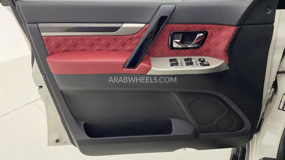 Mitsubishi Pajero 2020 for Sale in Dubai Image-19