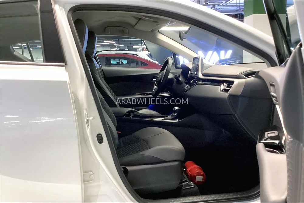 Toyota C-HR 2023 for Sale in Sharjah Image-12