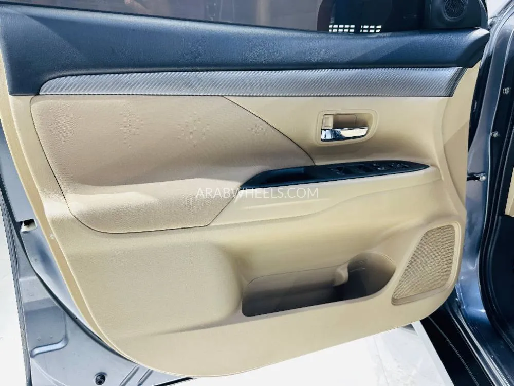 Mitsubishi Outlander 2017 for Sale in Dubai Image-11