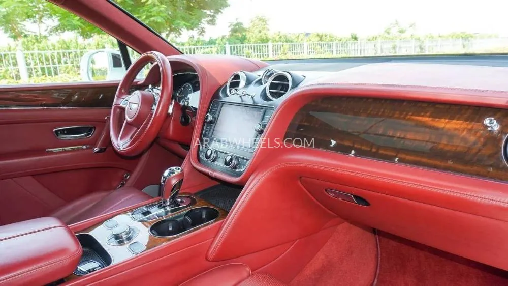Bentley Bentayga 2018 for Sale in Dubai Image-12