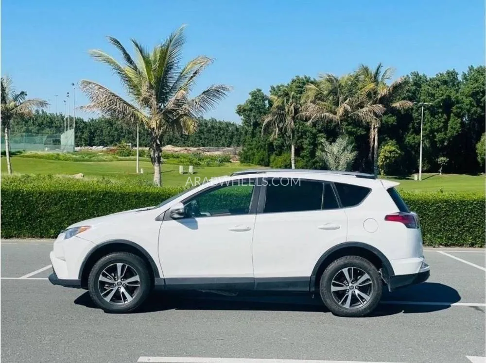 Toyota Rav4 2018 for Sale in Sharjah Image-5
