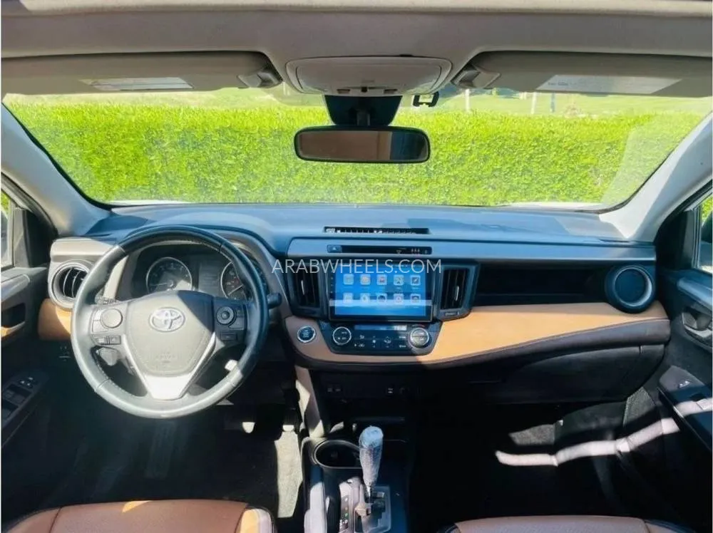 Toyota Rav4 2018 for Sale in Sharjah Image-7