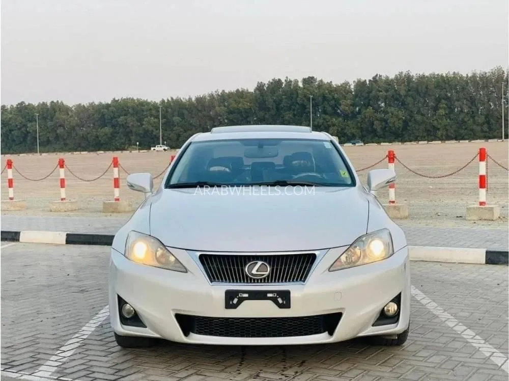 Lexus IS 2011 for Sale in Sharjah Image-2