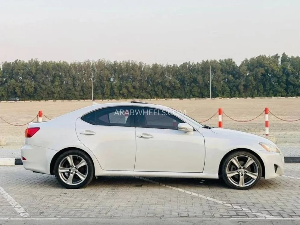 Lexus IS 2011 for Sale in Sharjah Image-4