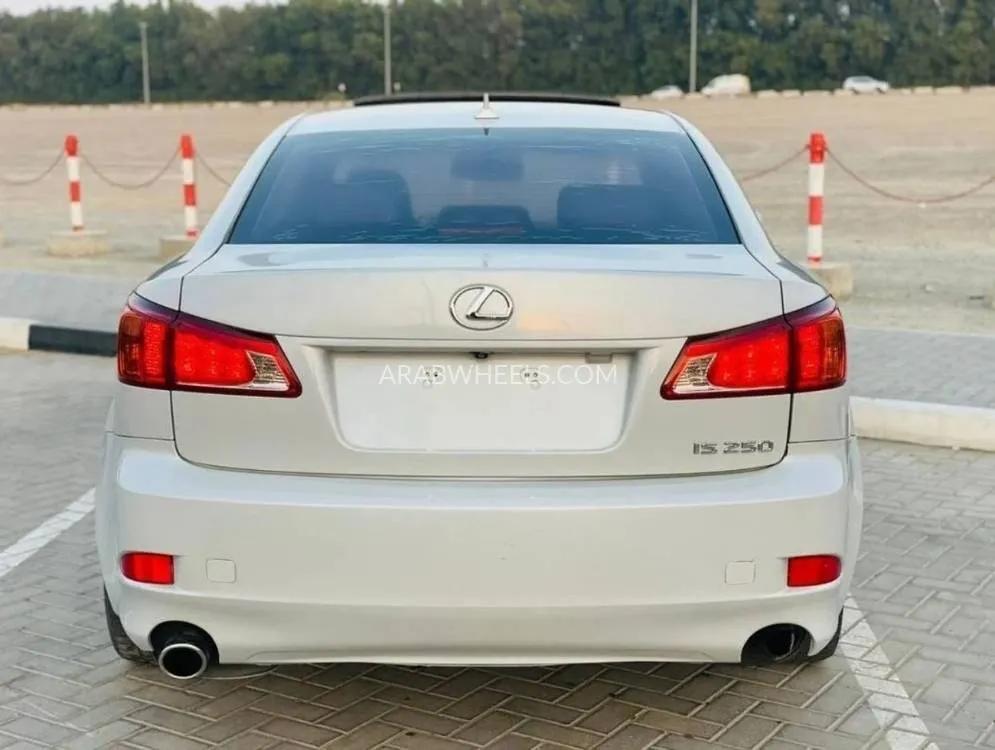 Lexus IS 2011 for Sale in Sharjah Image-12