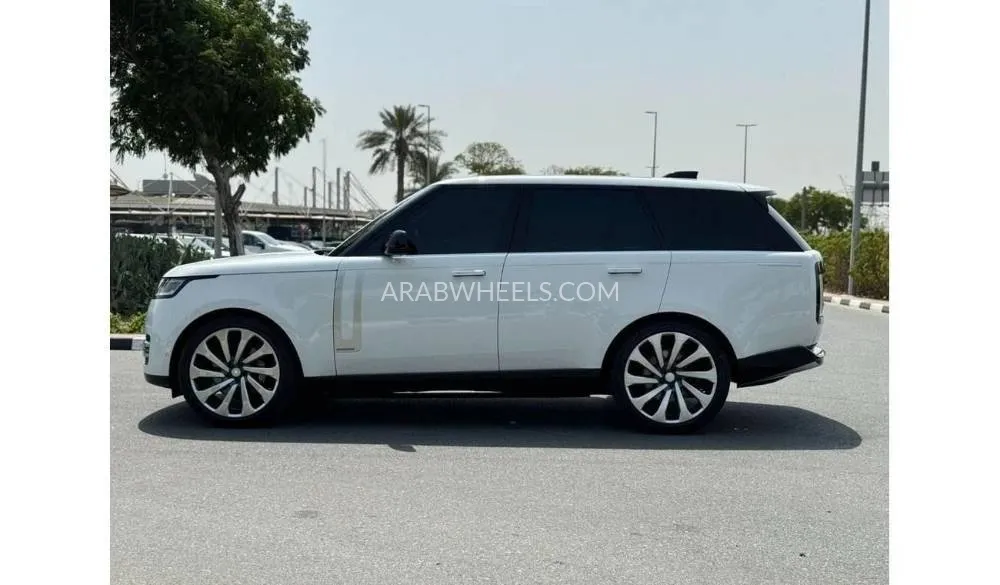 Land Rover Range Rover 2023 for Sale in Dubai Image-4
