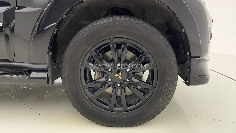 Mitsubishi Pajero 2020 for Sale in Dubai Image-10