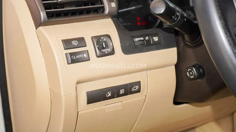 لكزس LX 2010 for Sale in الشارقة Image-8